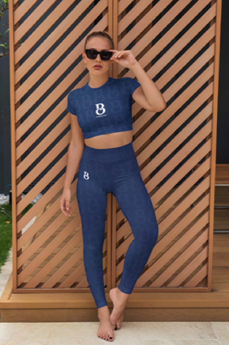 Conjunto Brasileirada azul-marinho de top cropped e legging com estampa de monograma